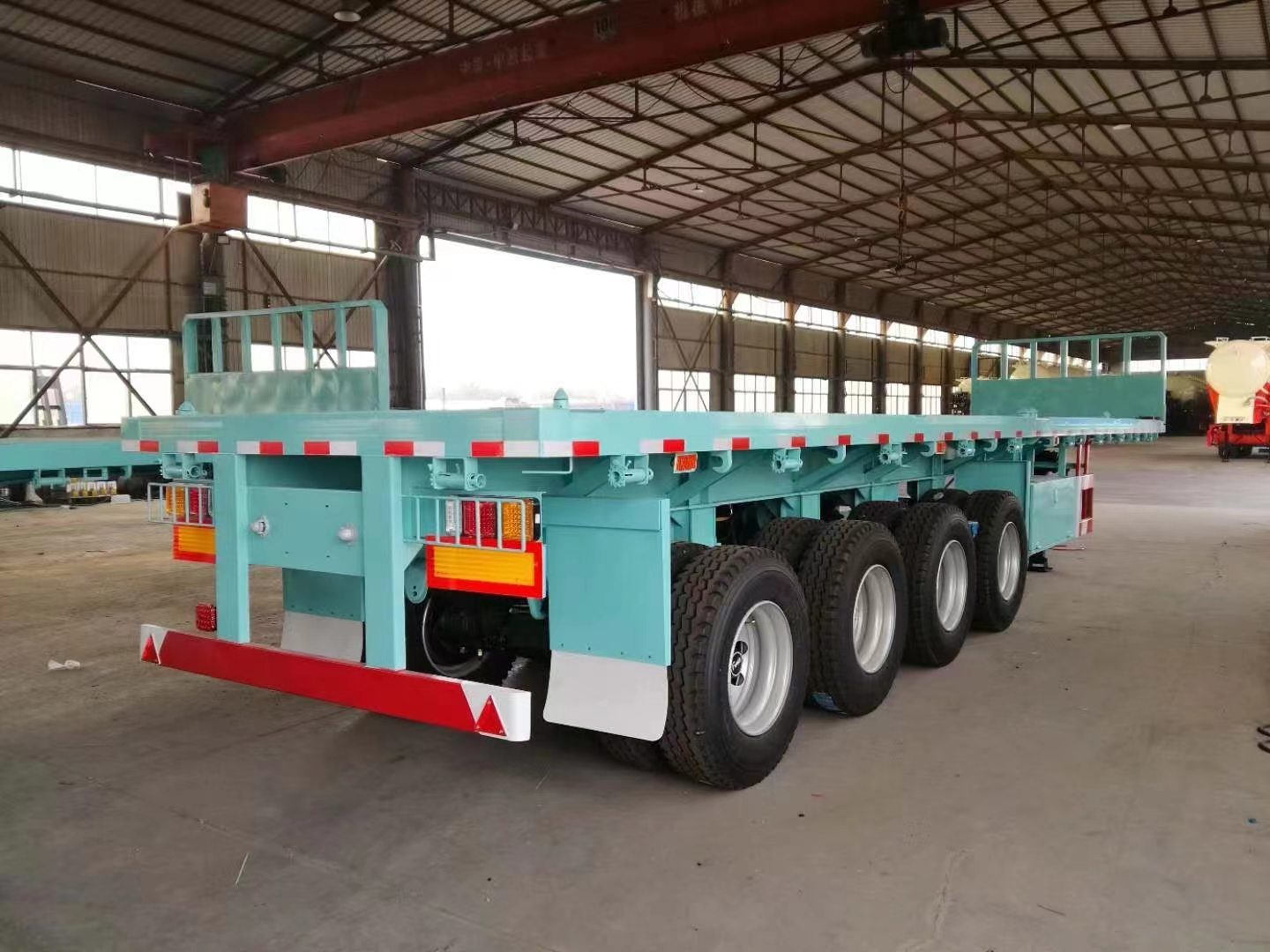 Sơ mi rơ moóc phẳng 40ft 4 trục có trục BPW 13T