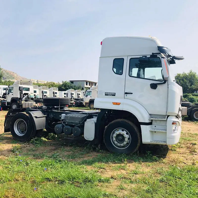 Sinotruk Howo 6 Wheelers Đầu xe tải 4 * 2 Prime Mover Euro Iv 340hp