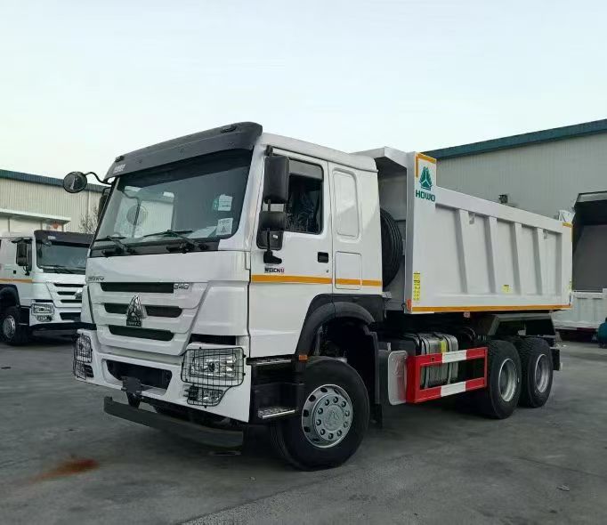 Xe tải tự đổ SINOTRUK HOWO Xe tải chở hàng